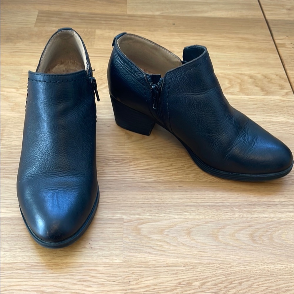 Black Leather Ankle Boots, Naturalizer, Size 6
